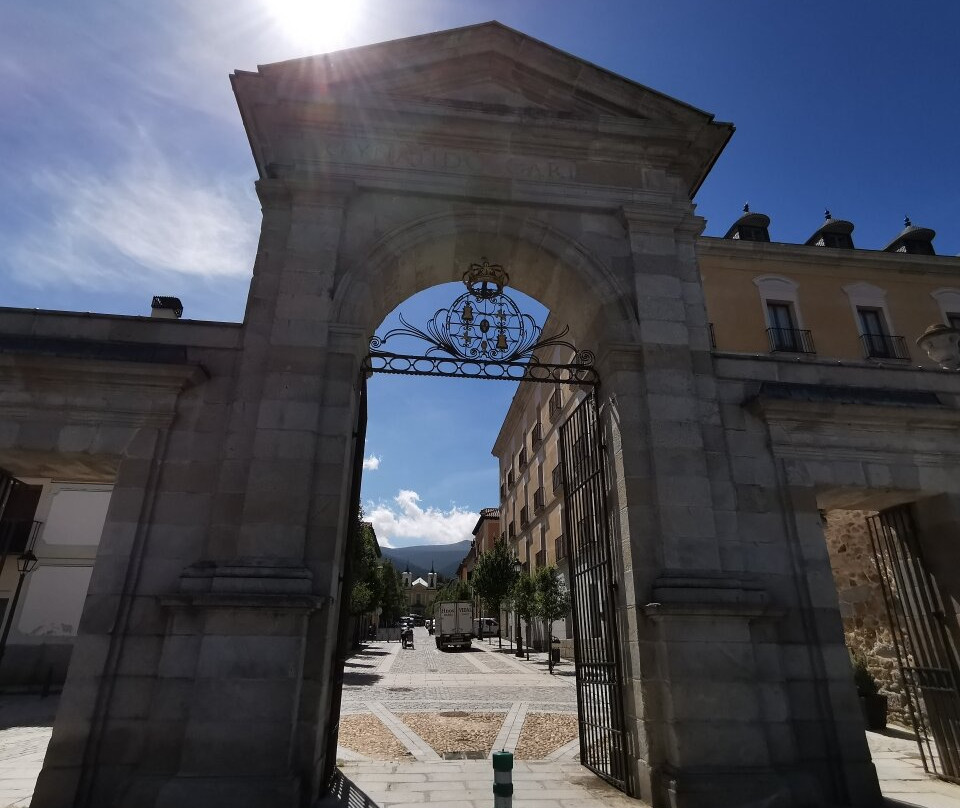 Puerta de Segovia景点图片