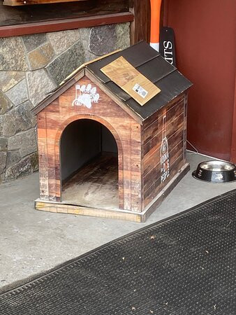 Terry Robards Wines & Spirits-普莱西德湖必去景点