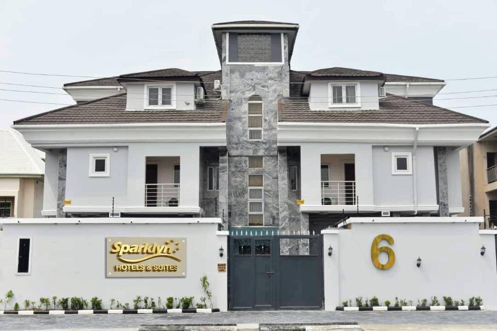 Sparklyn Hotels & Suites Lagos-浴室