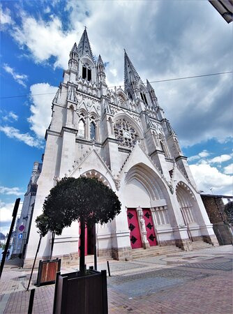 Eglise Notre- Dame de Cholet-绍莱必去景点