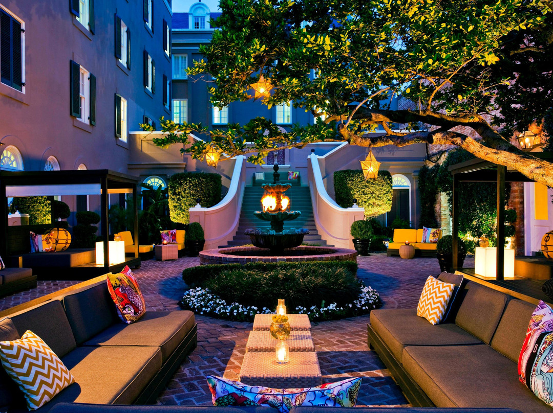 Hotel De La Poste – French Quarter, A Renaissance Hotel主图