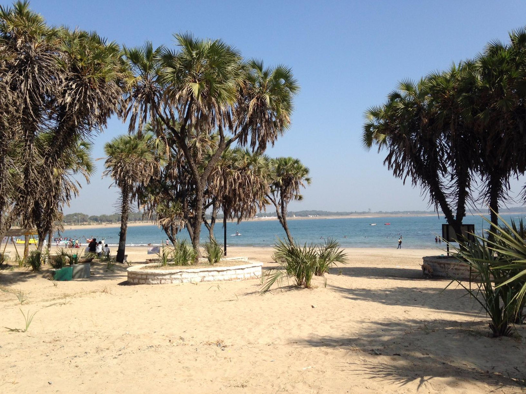 Nagoa Beach景点图片