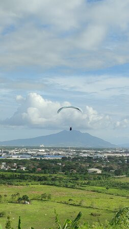 High 5 Paragliding-Carmona必去景点