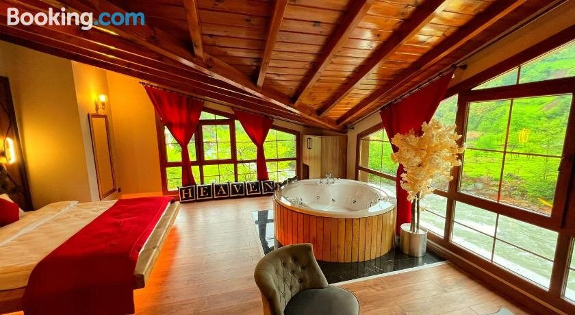 Heaven DD Hotel & Bungalow