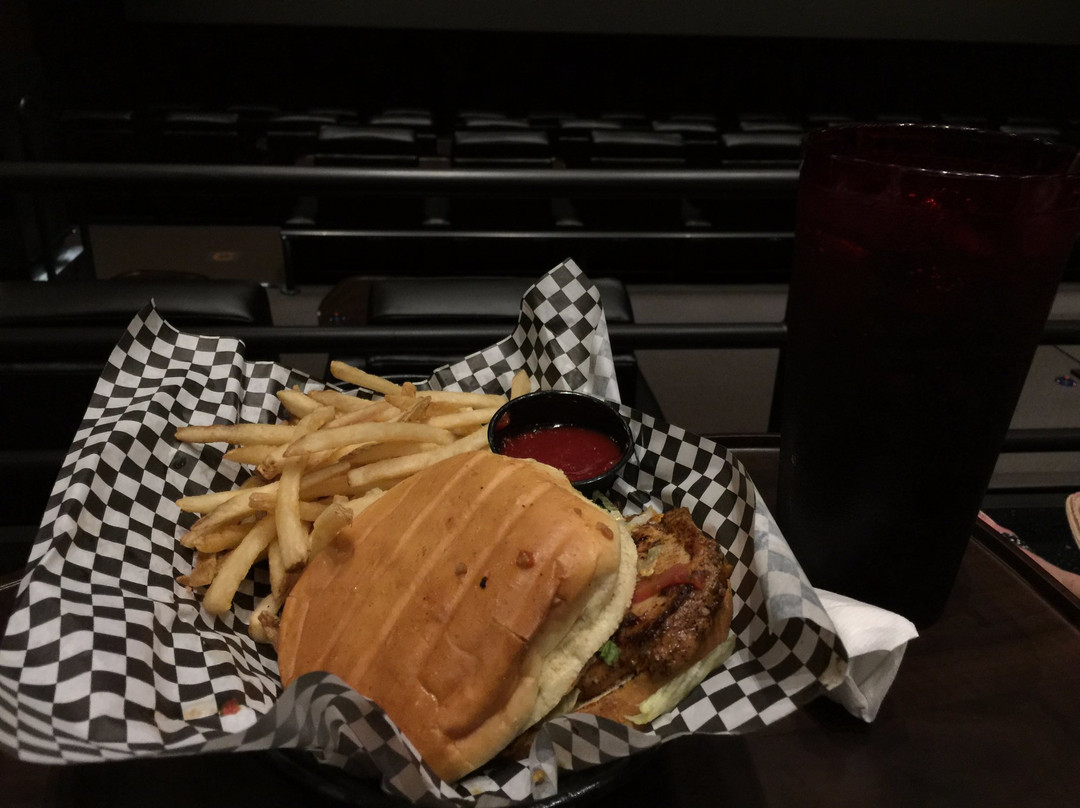 Warners旅游景点-Movie Tavern Syracuse