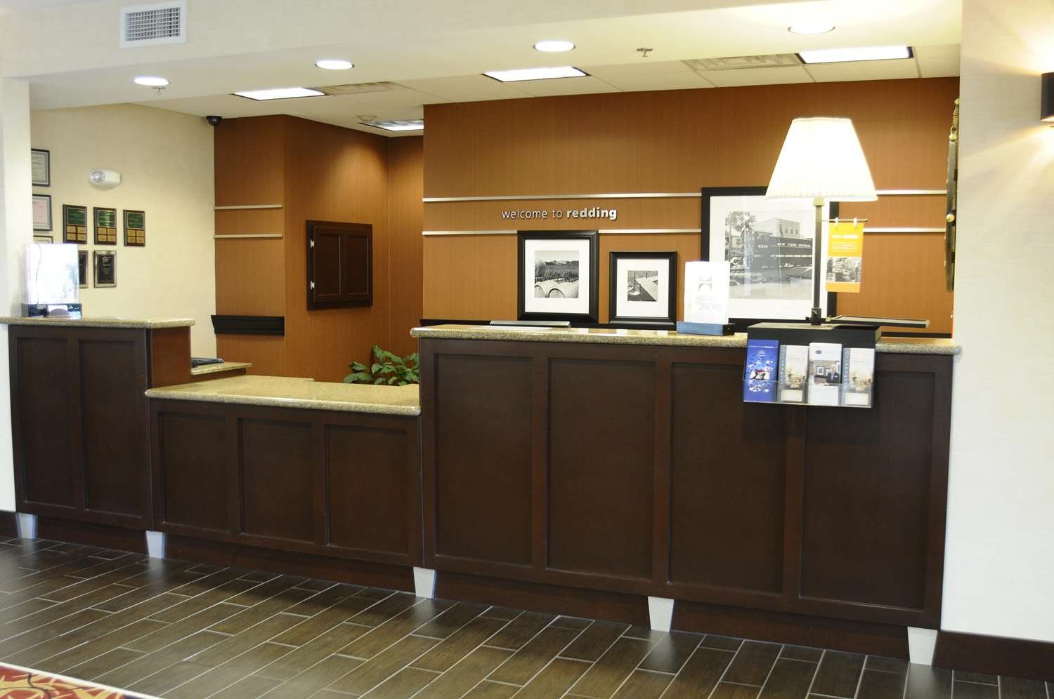 Hampton Inn & Suites Redding-官方