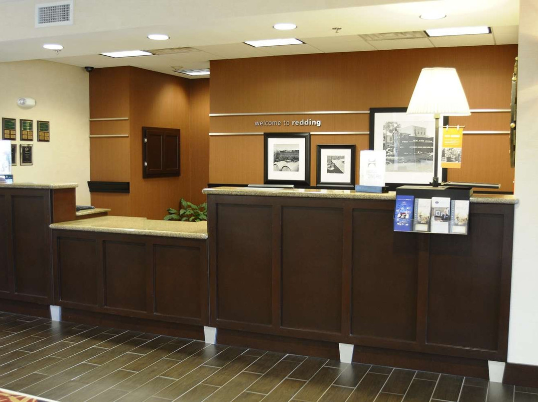 Hampton Inn & Suites Redding主图