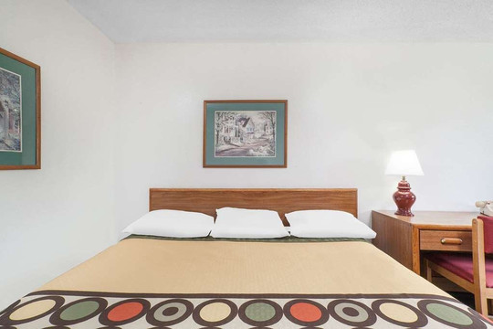 Red Roof Inn Queensbury主图