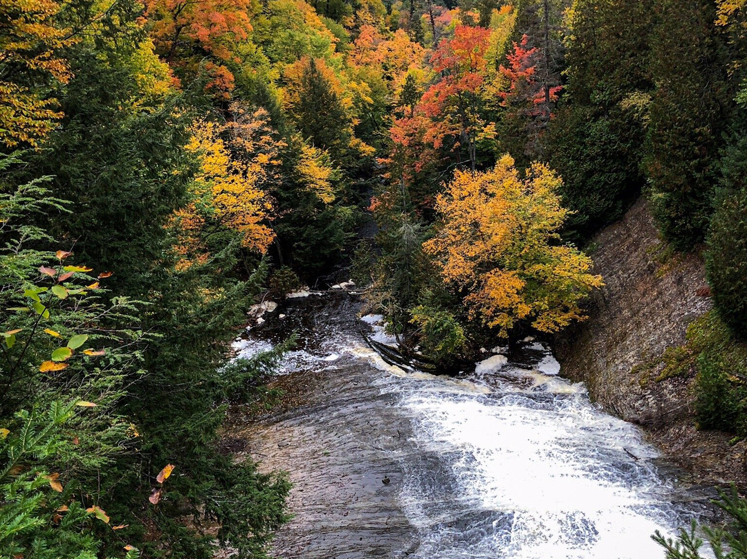 Laughing Whitefish Falls-缪尼辛必去景点