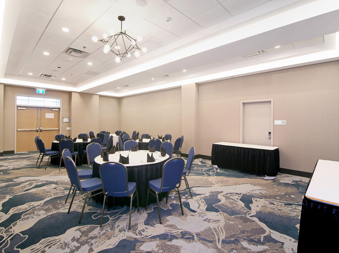 Holiday Inn & Suites Calgary Airport North By IHG主图