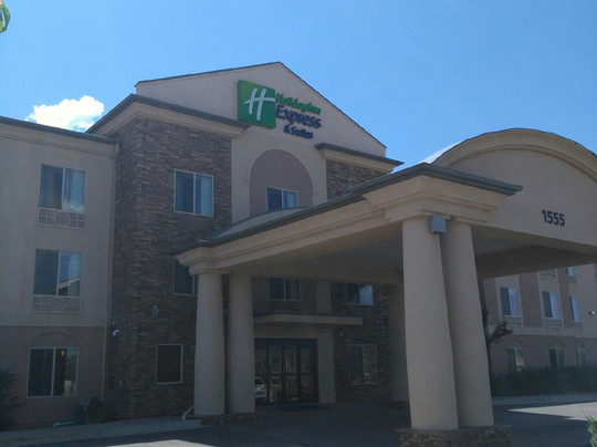 雪松城智选假日酒店及套房主图