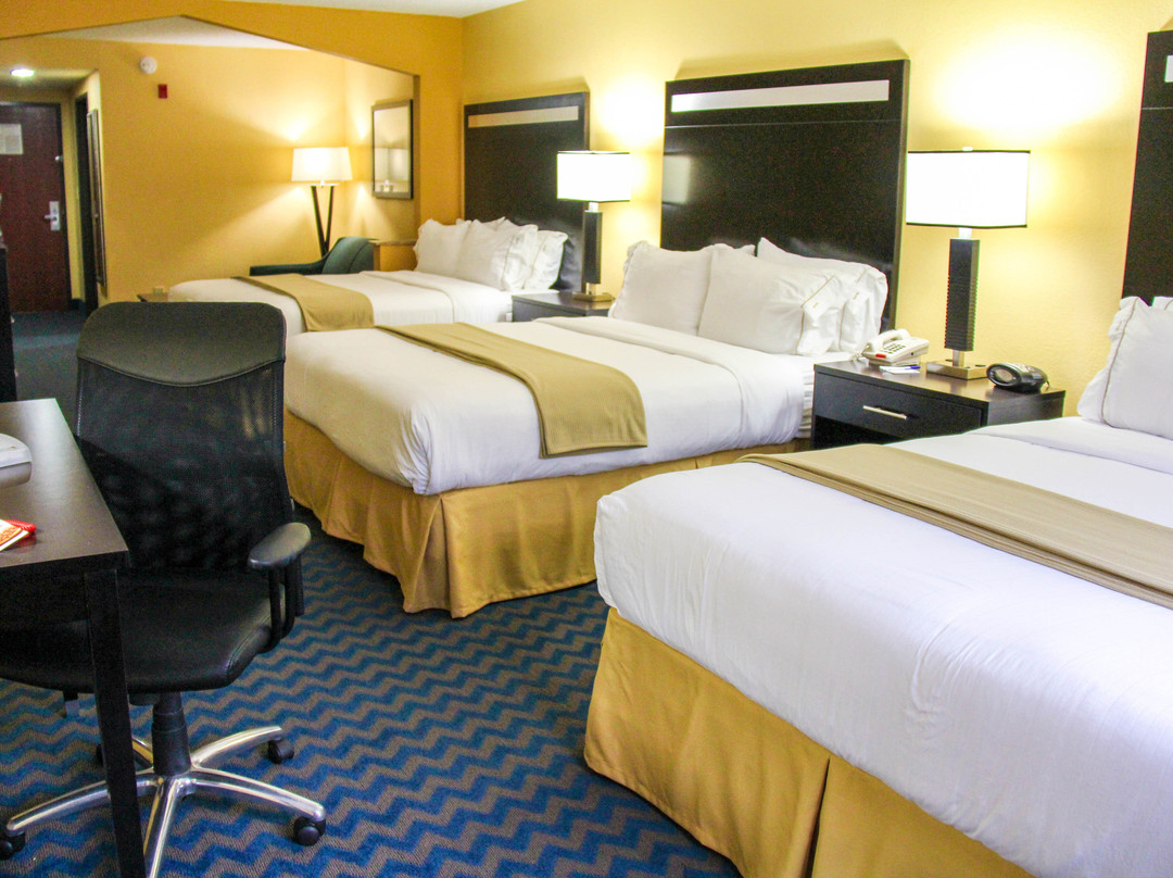 Holiday Inn Express & Suites Roanoke Rapids SE by IHG主图