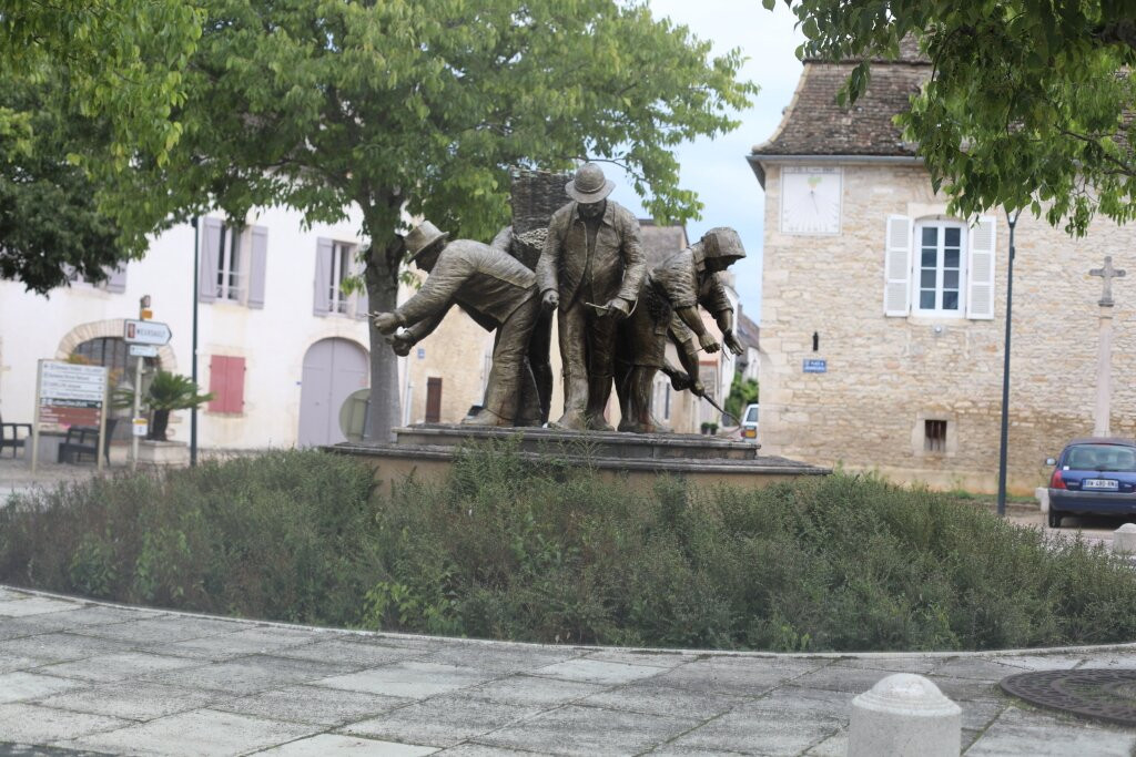 Les Vignerons au Travail à Puligny-Montrachet景点图片