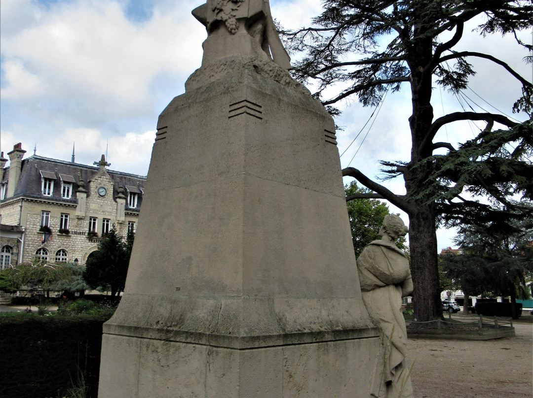 Monument communal-Saint Gratien必去景点