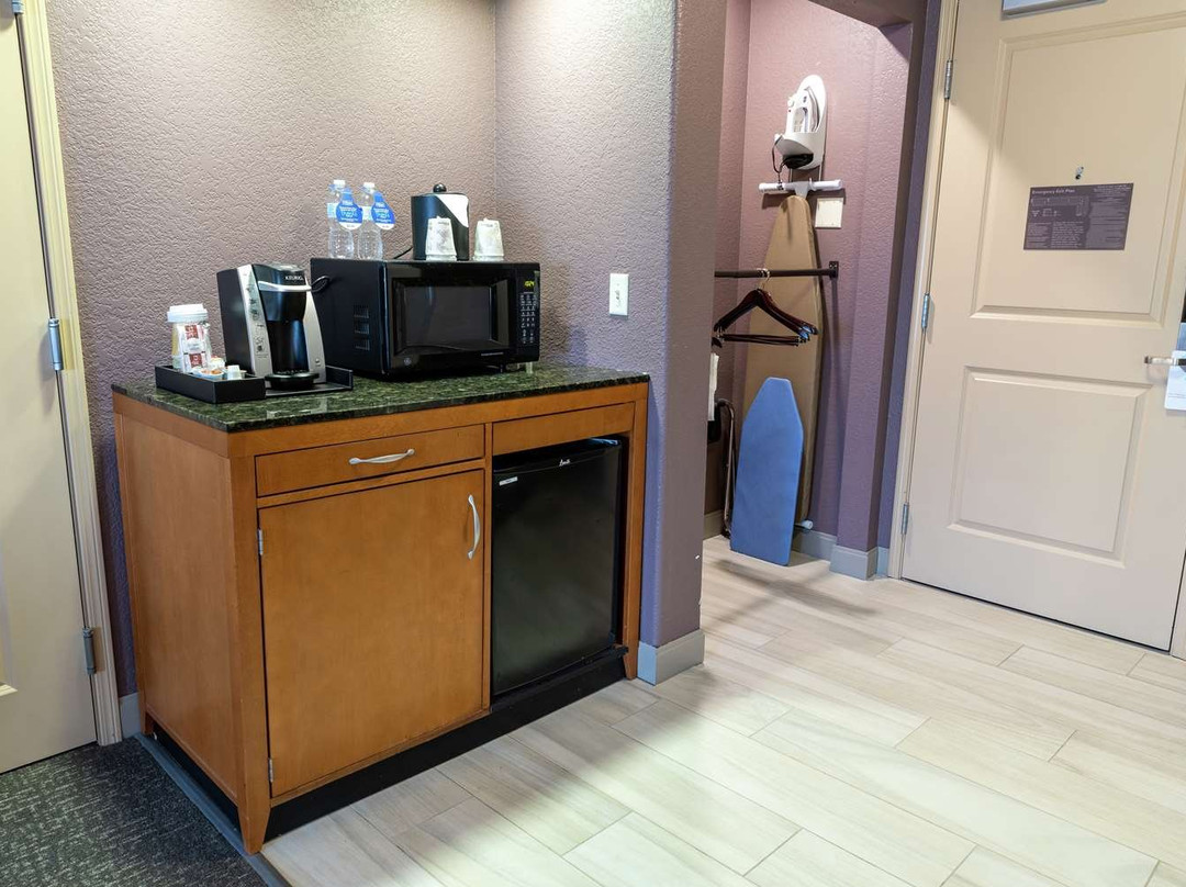 西得梅因希尔顿花园酒店主图