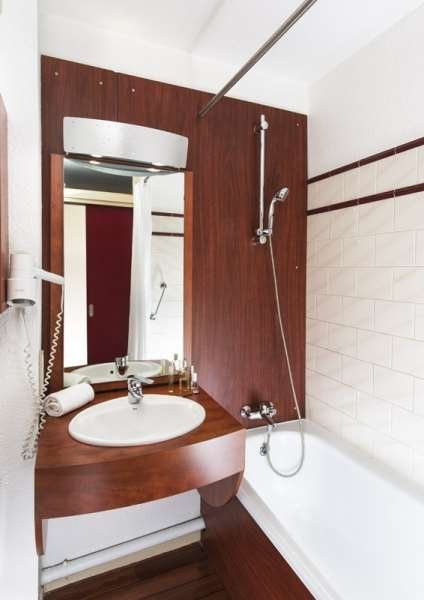 阿曼丁布里特酒店主图