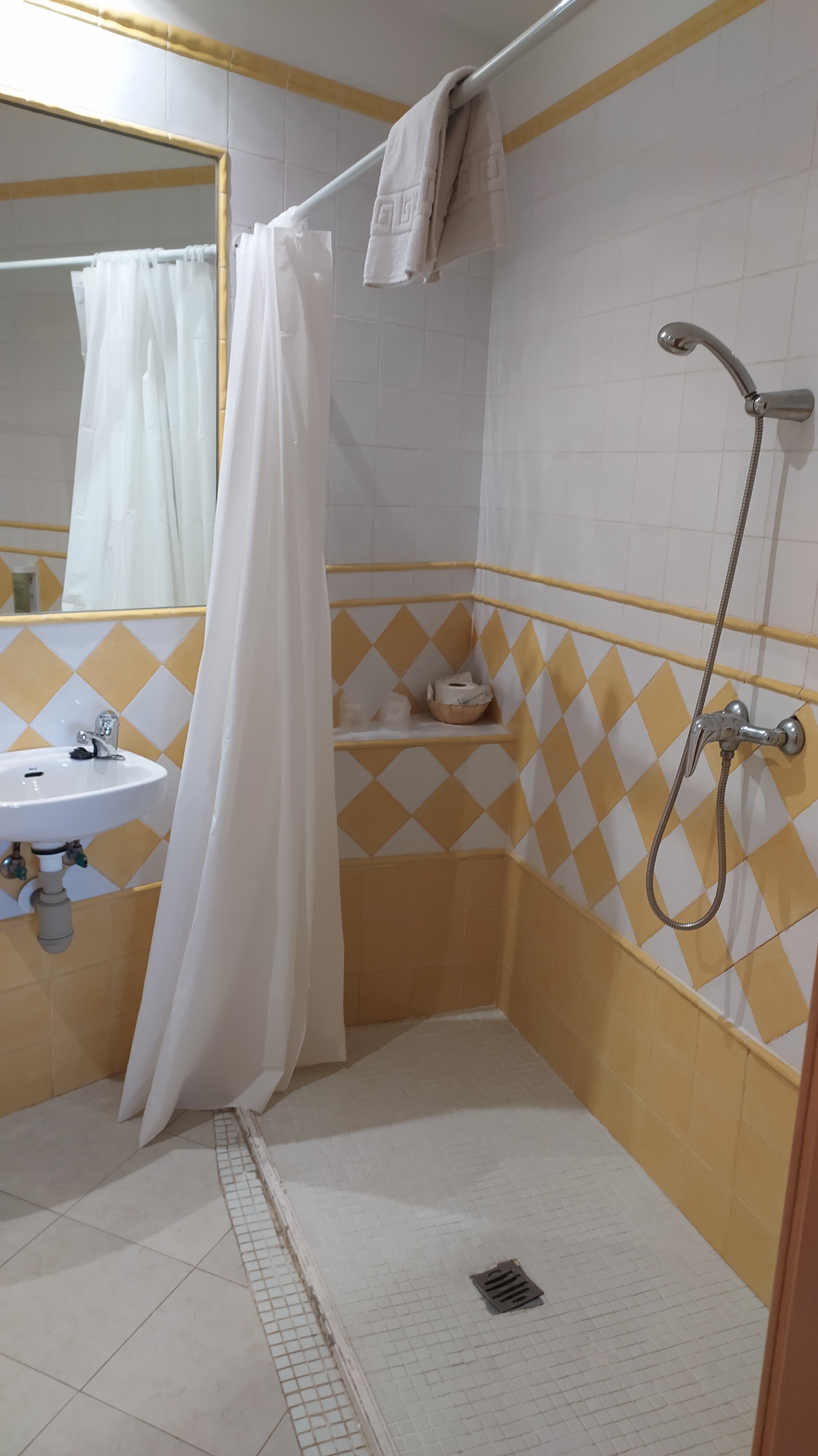 Hotel Tugasa Castillo De Castellar-浴室