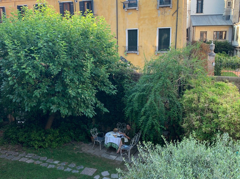 Oltre Il Giardino主图