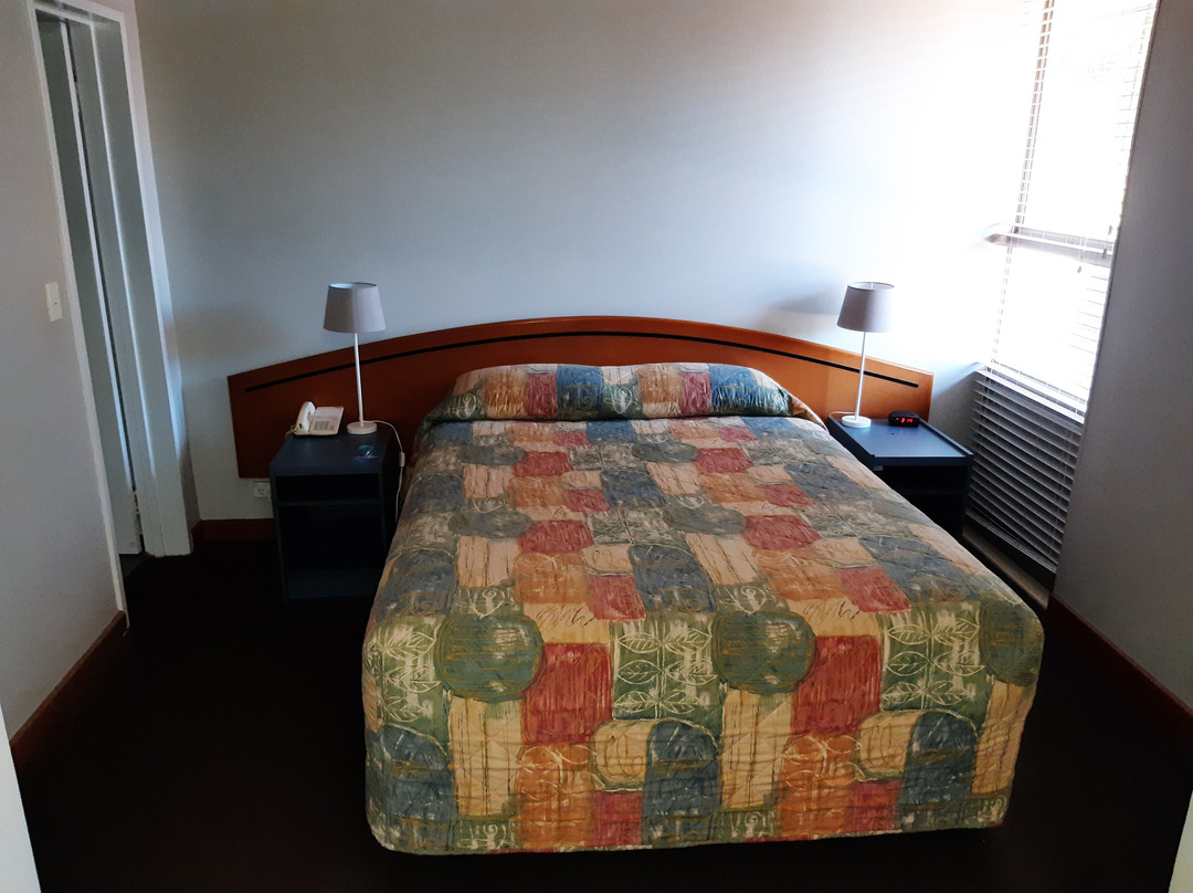 Seasons Hotel Newman主图