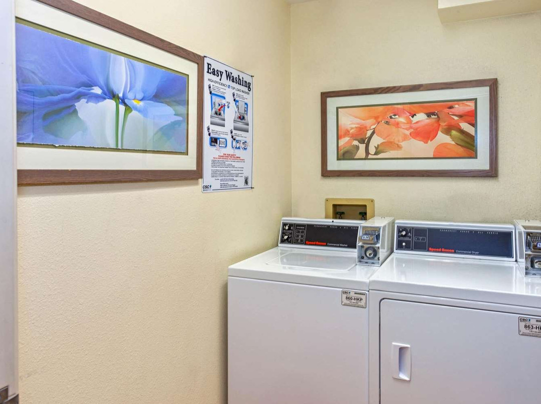 La Quinta Inn by Wyndham Milwaukee Airport / Oak Creek主图