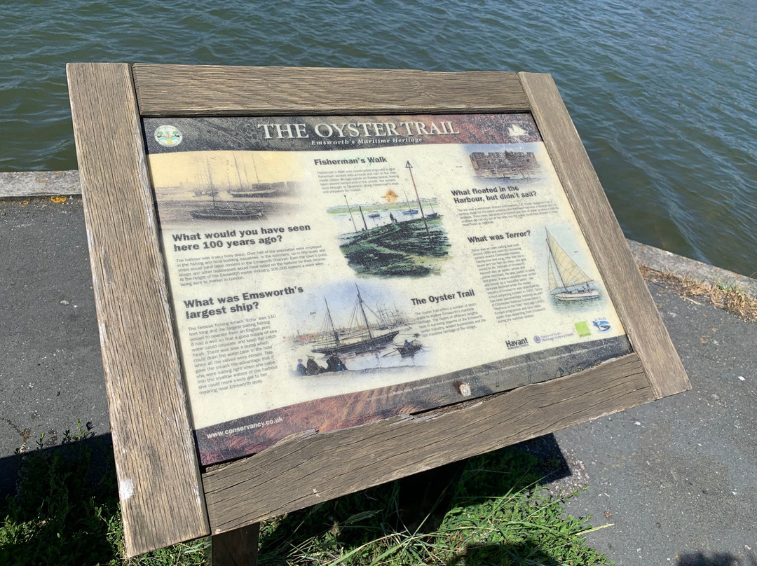 Emsworth Yacht Harbour景点图片