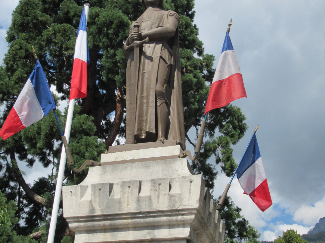 Monument Communal-萨朗什必去景点