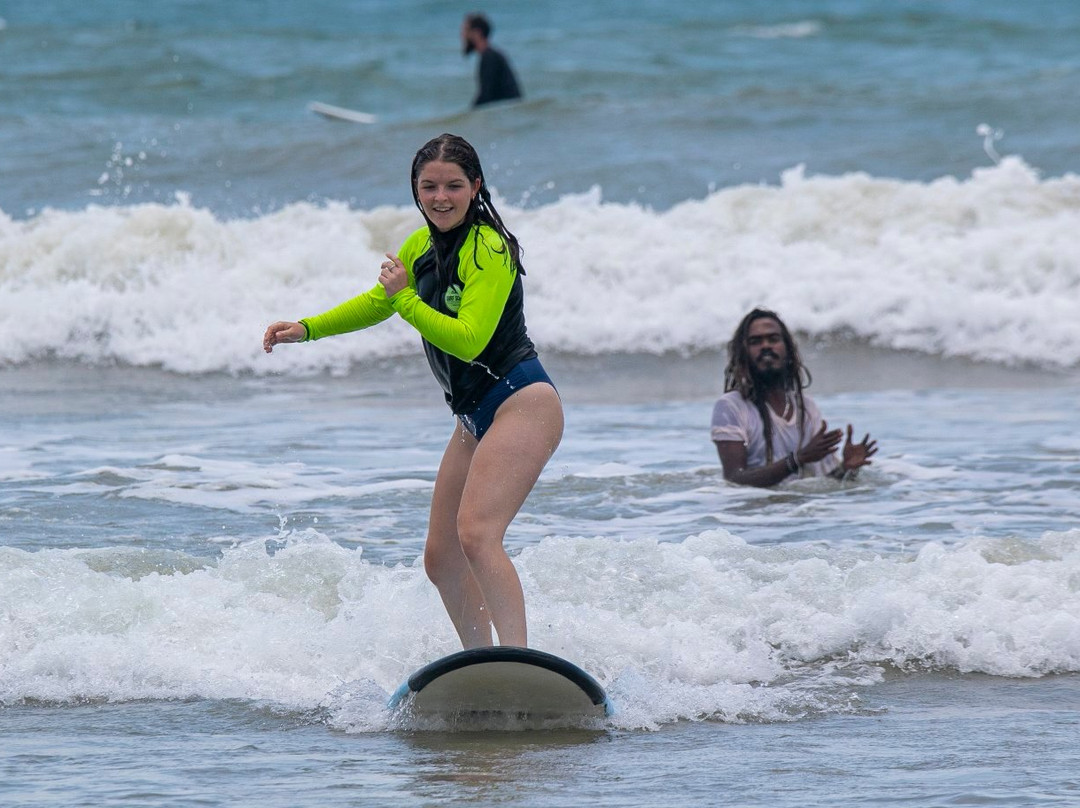 Ama Surf School-瓦勒迦玛必去景点