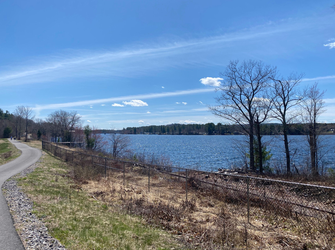 Lake Winnisquam Scenic Trail景点图片