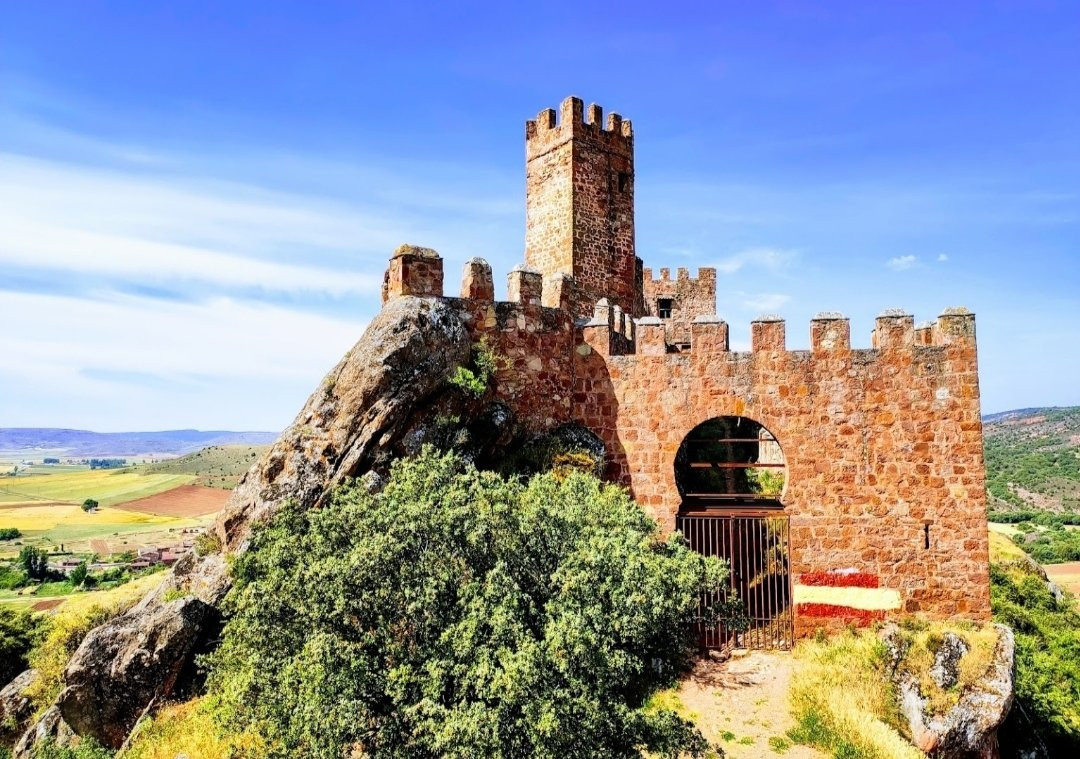 Castle of Riba de Santiuste景点图片