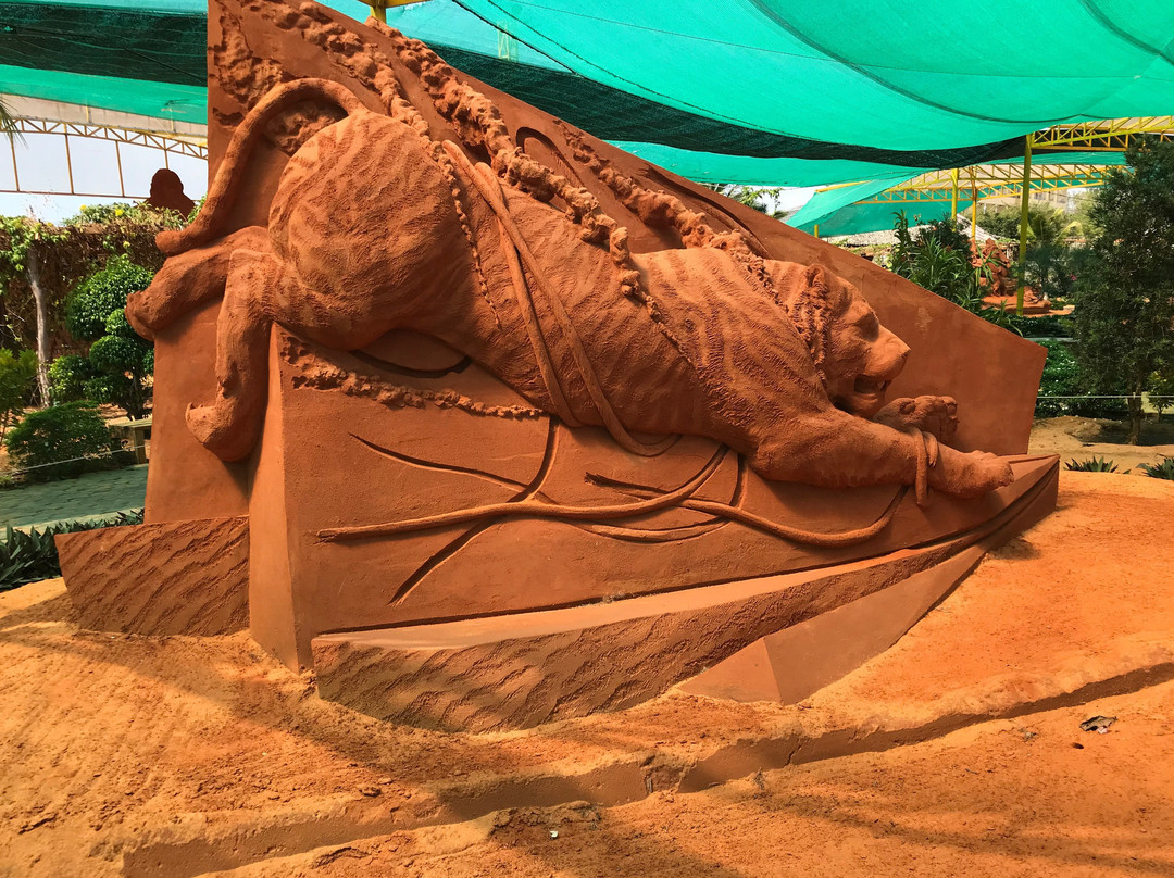 Forgotten Land Sand Sculpture Park景点图片
