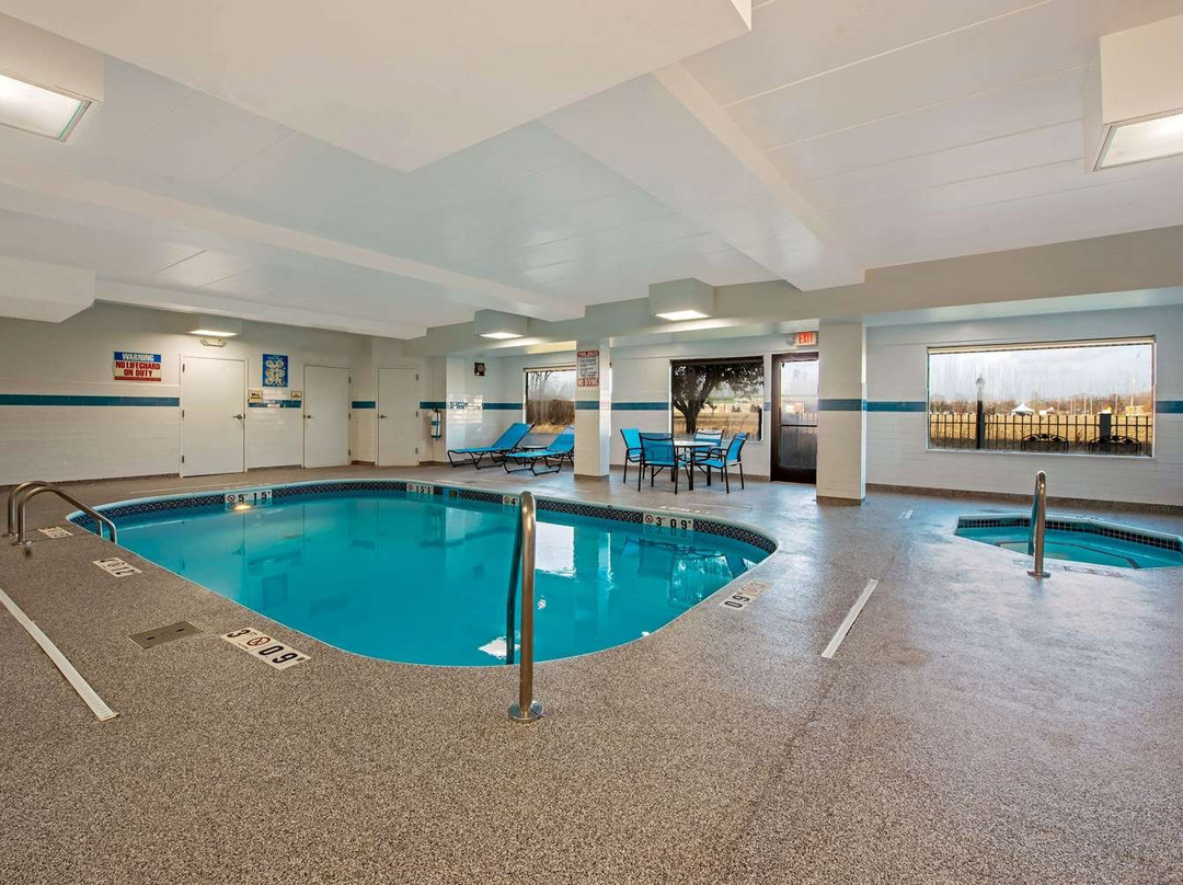 La Quinta Inn & Suites by Wyndham Dayton North - Tipp City主图