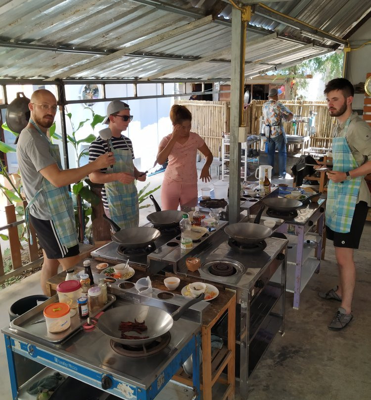 Enjoy Thai Cooking with Ton-奥南必去景点