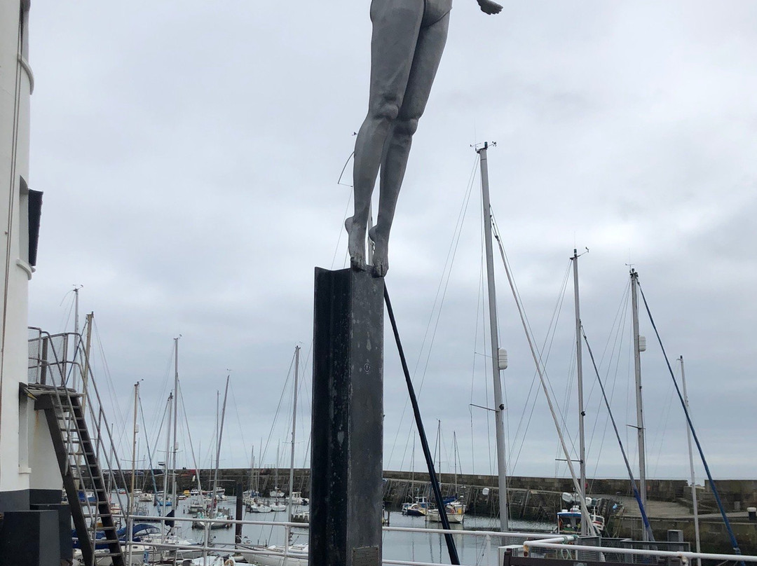 Diving Belle statue Scarborough景点图片
