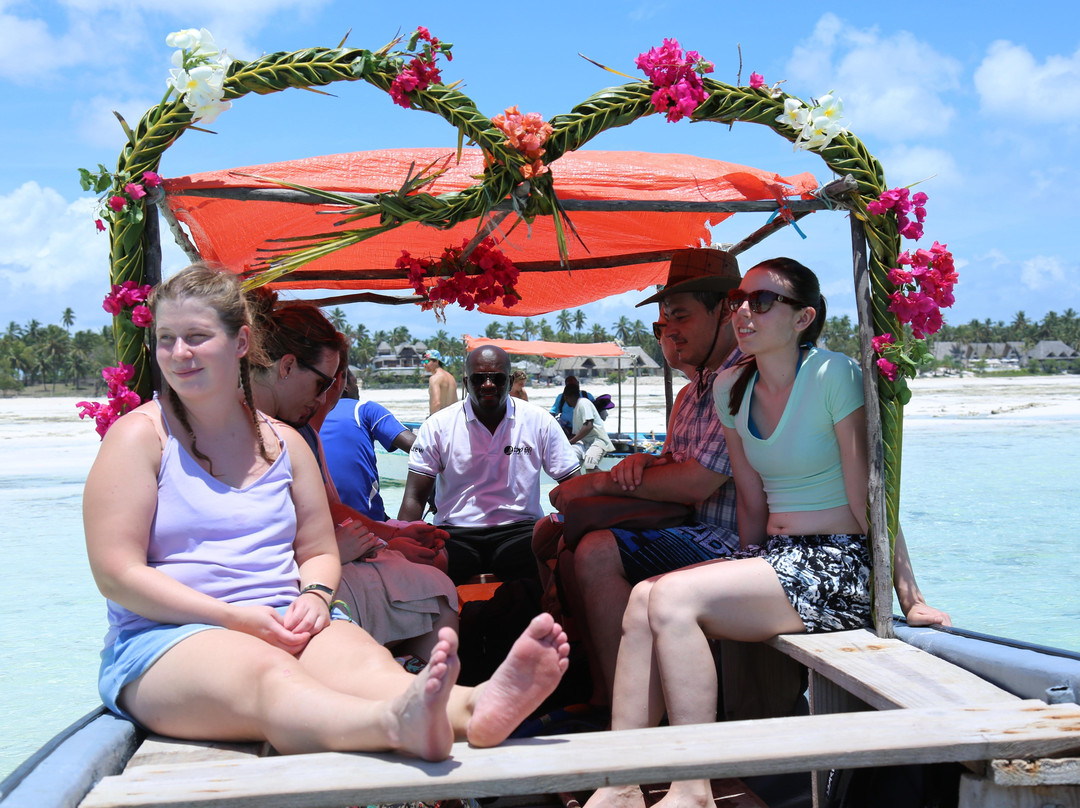 Andrea tours an safari-乌罗阿必去景点