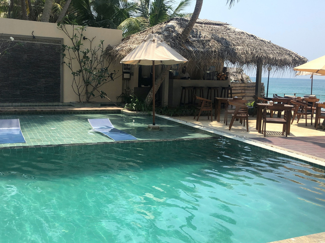 蓝宝石海海滨酒店主图