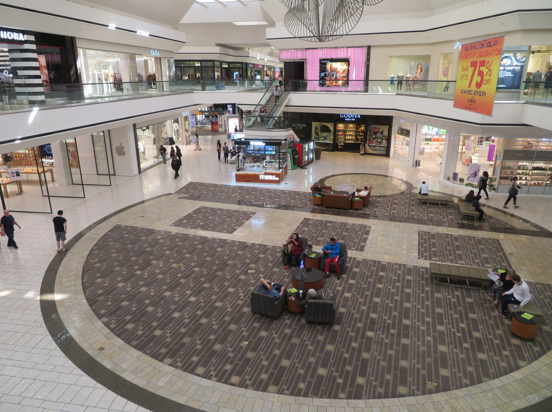 Stoneridge Shopping Center-普莱森顿必去景点