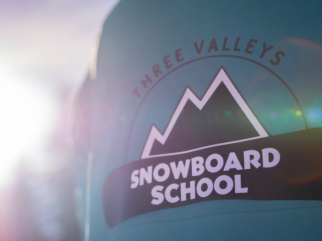 3 Valleys Snowboard School景点图片