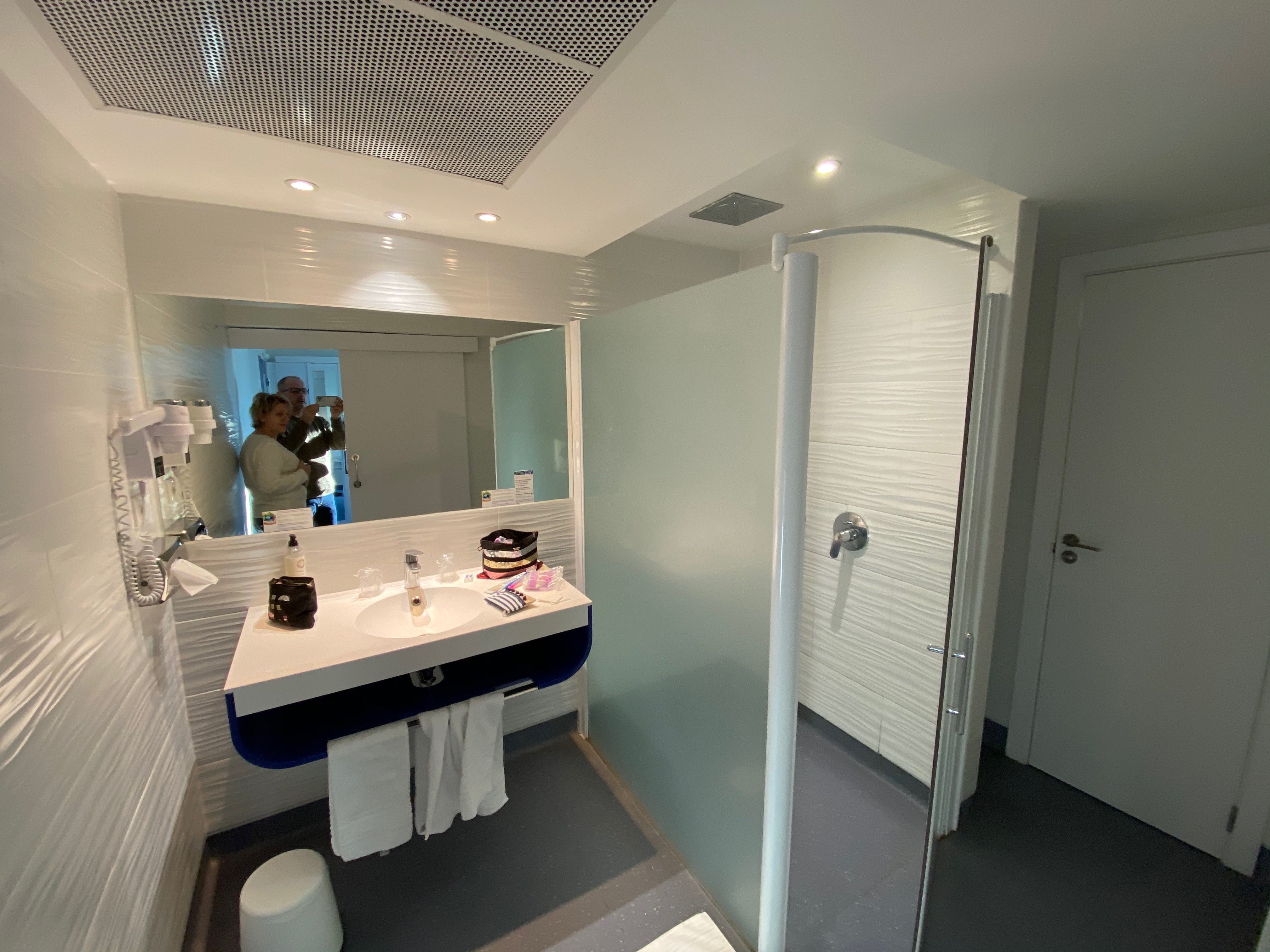 Privilège Hôtel Eurociel Centre Comédie-浴室