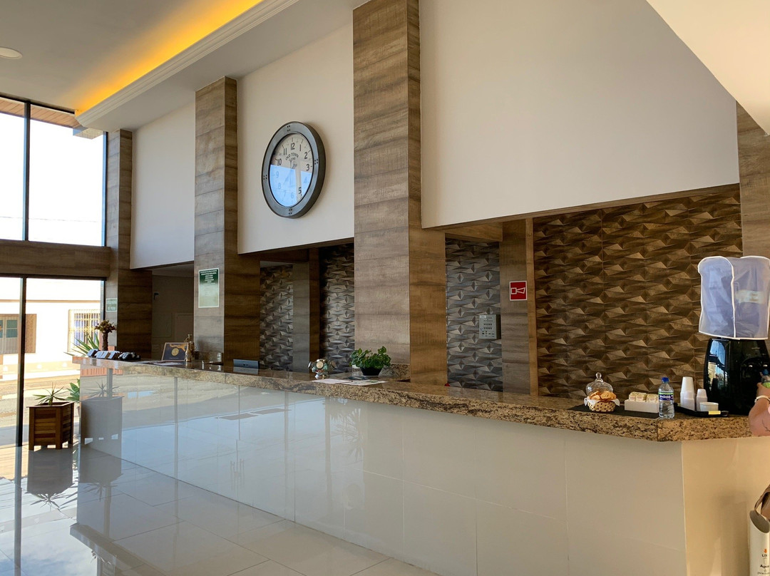 Village Plaza Hotel主图