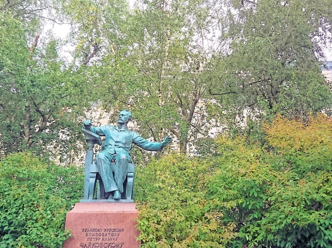 Chaikovskiy Statue景点图片