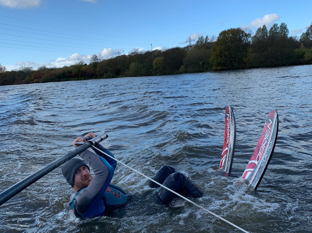 Waterski & Wakeboard Scotland-丹弗姆林必去景点
