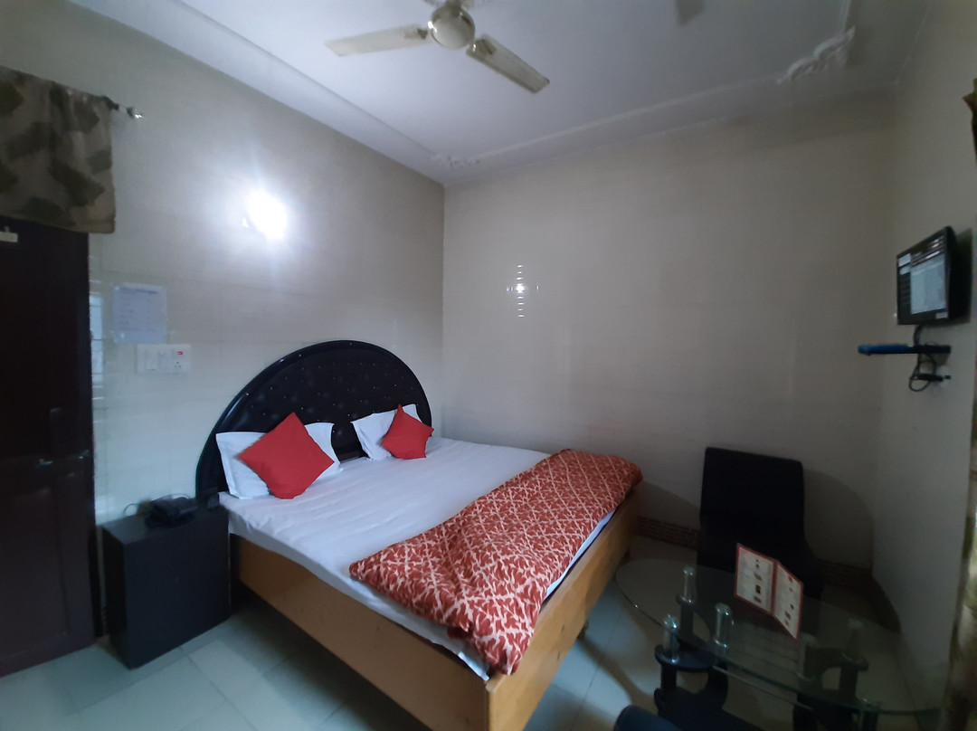 Hotel Raj Golden & Restaurant主图