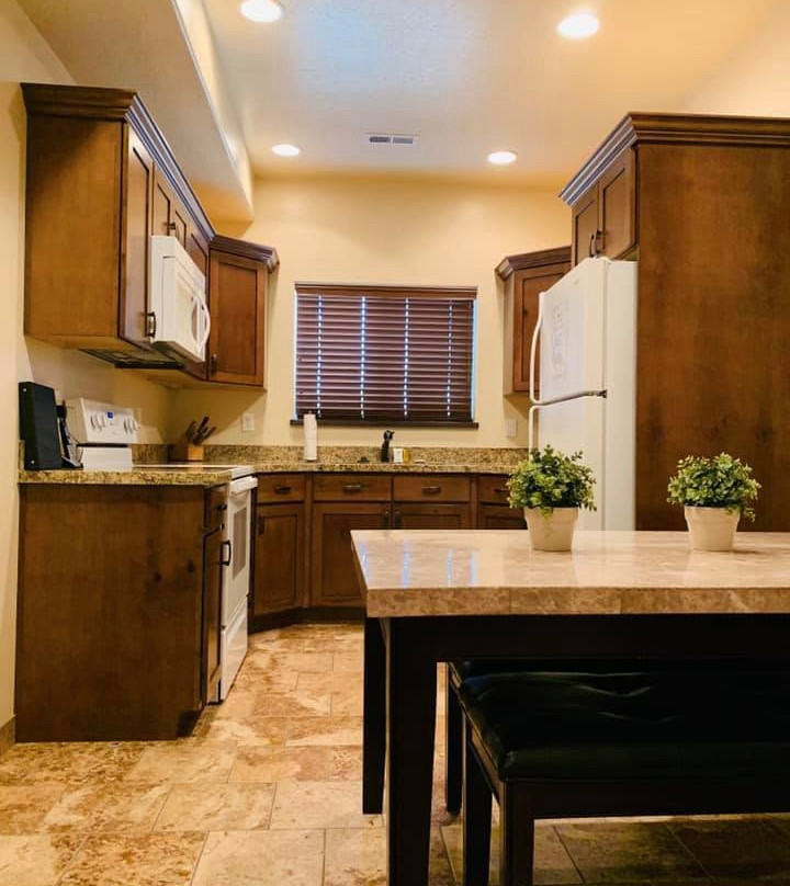 Cb&m Downtown Suites主图