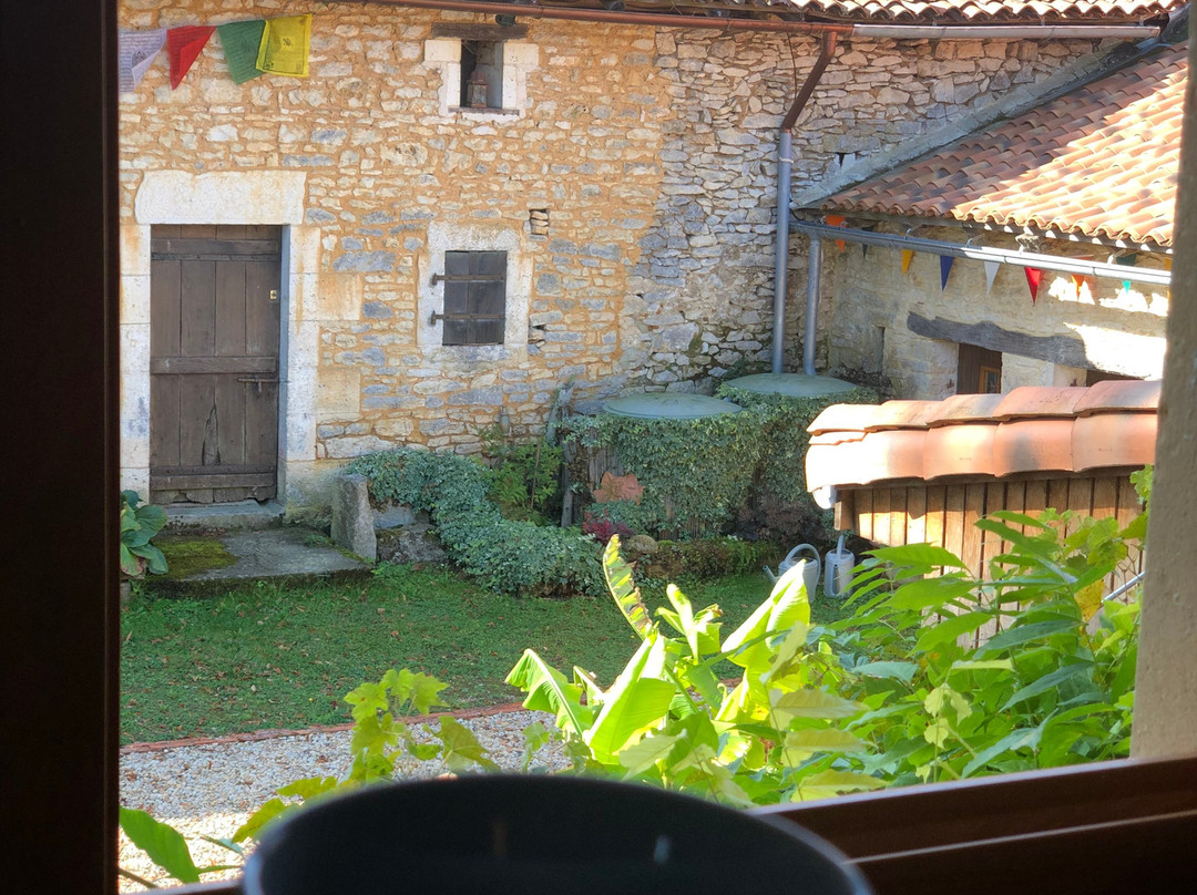 Under The Lime Tree主图