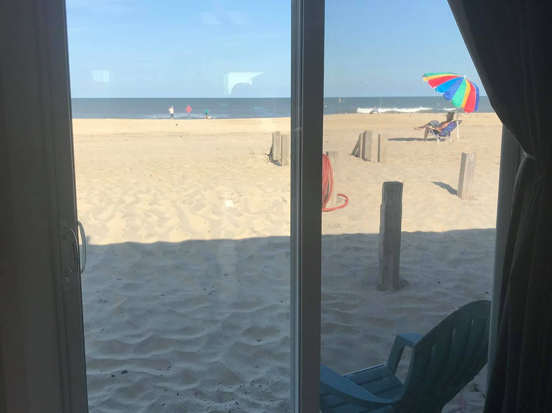 Dolphin Oceanfront Motel主图