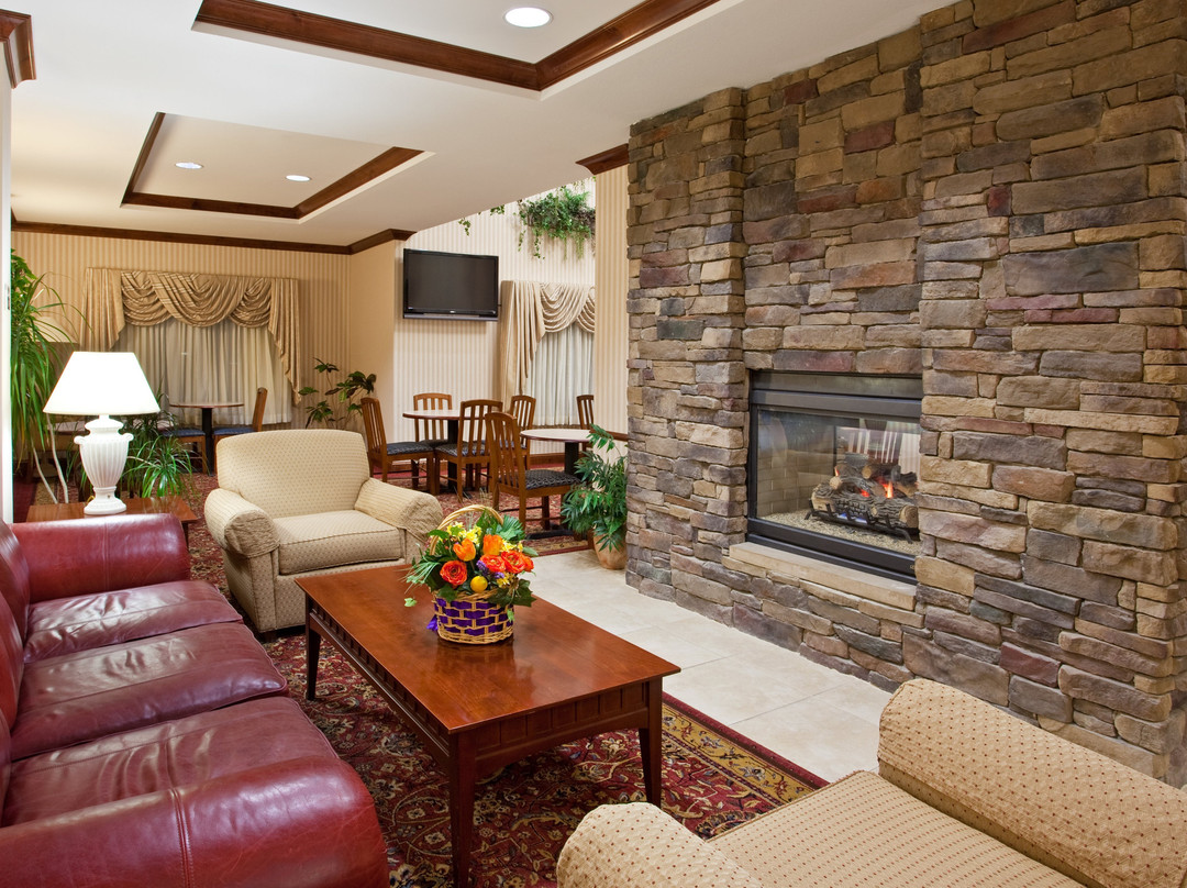 Holiday Inn Express & Suites Marion by IHG主图