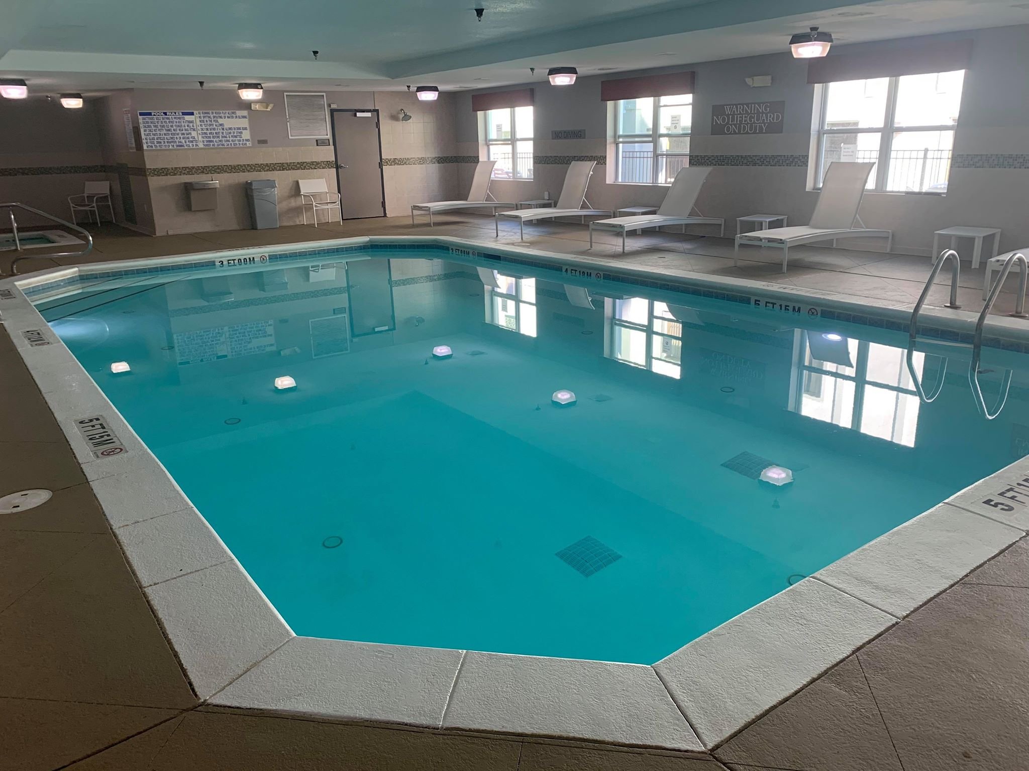 Country Inn & Suites by Radisson, Macon North, GA-泳池