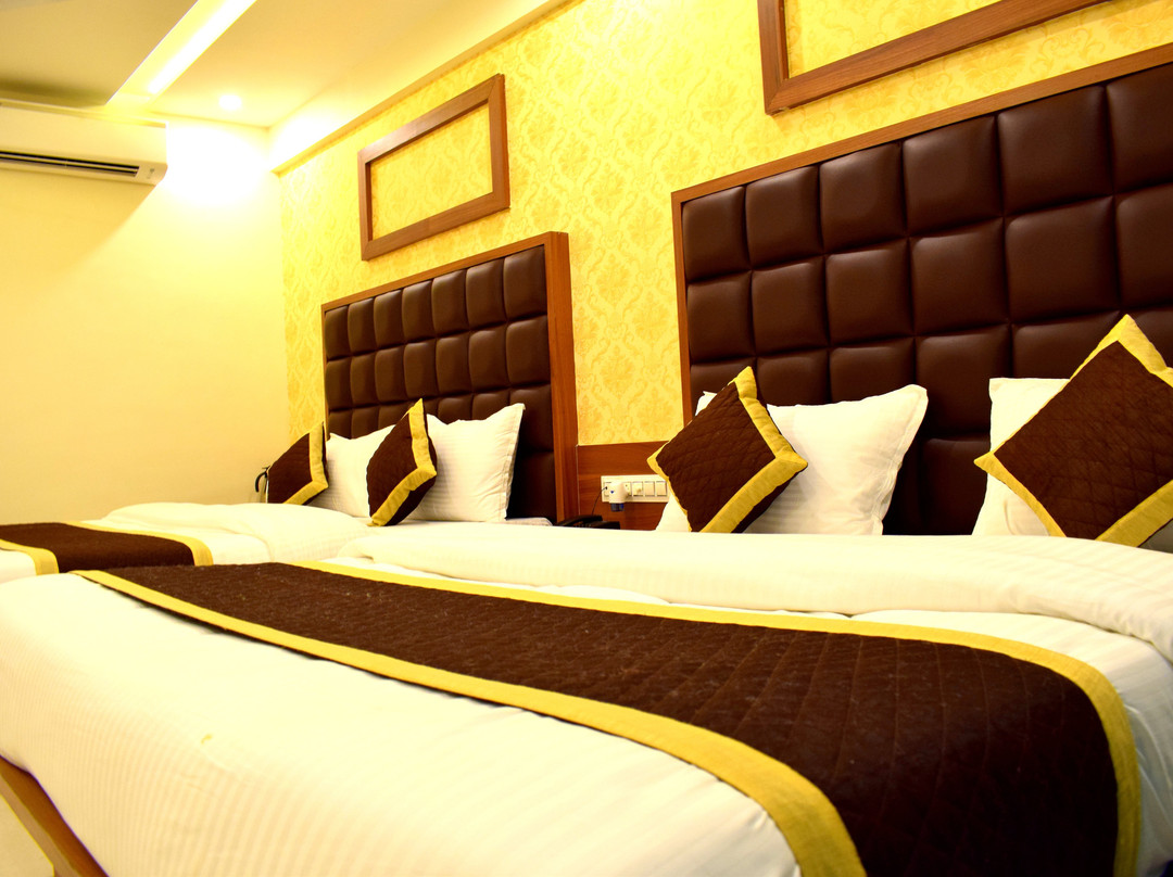 Hotel Royal Square by Sky Stays主图