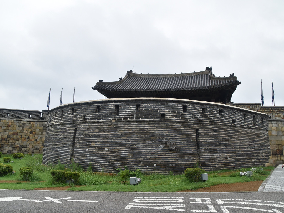 Hwaseomun Gate-水原市必去景点