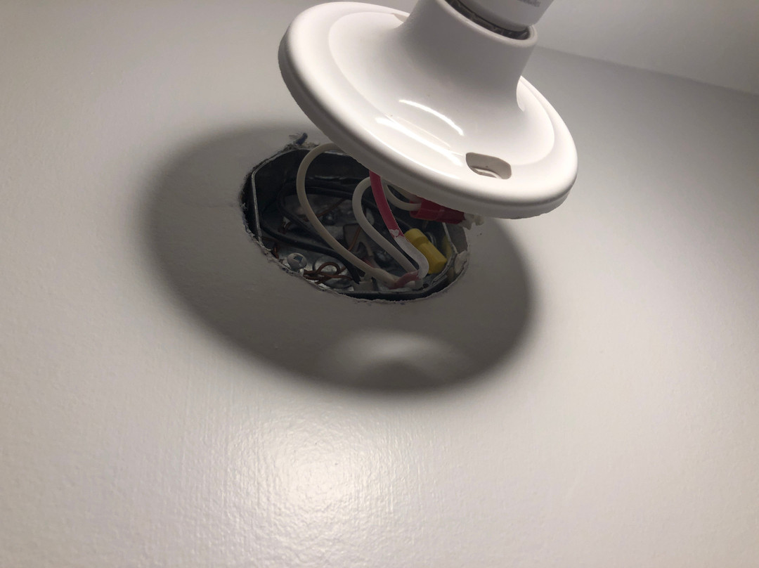 April’s White Raven House主图